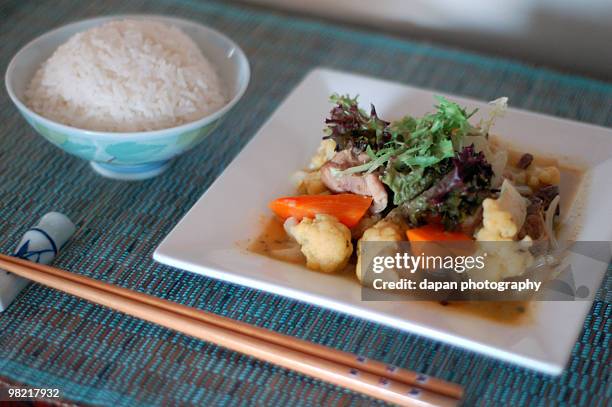 thai green curry set - plato cuadrado fotografías e imágenes de stock