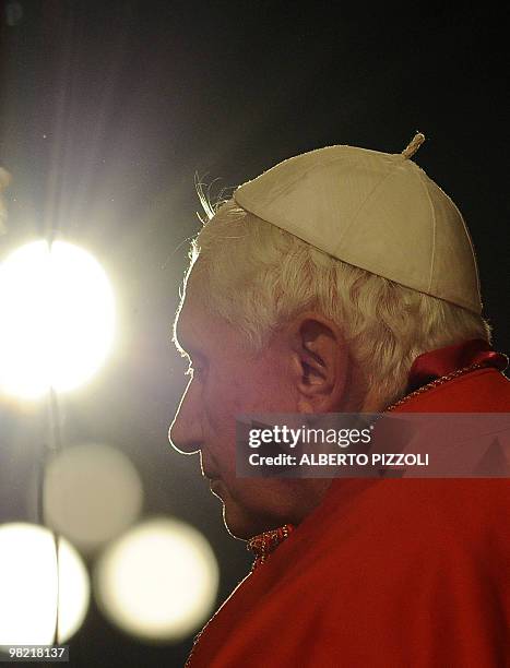 Pope Benedict XVI prays as he leads the Way of the Cross on Good Friday on April 2, 2010 at Rome's Colosseum. AFP PHOTO / ALBERTO PIZZOLI