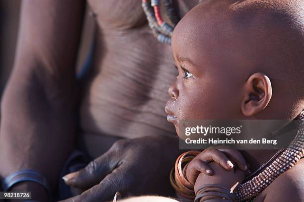 profile view of a himba child and torso of man, van zylâ��ã�ã´s pass area, kaokoland, namibia - freek van den bergh stock pictures, royalty-free photos & images