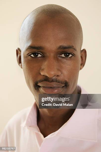 young man wearing white shirt, cape town, western cape province, south africa - western cape province stock-fotos und bilder