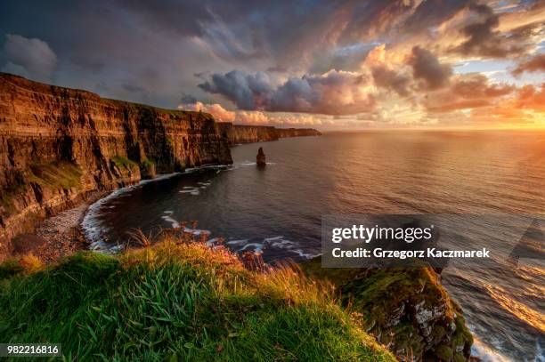the cliffs of moher at sunset in clare, ireland - north atlantic ocean stock pictures, royalty-free photos & images