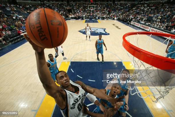 Darrell Arthur of the Memphis Grizzlies shoots against the New Orleans Hornets on April 02, 2010 at FedExForum in Memphis, Tennessee. NOTE TO USER:...