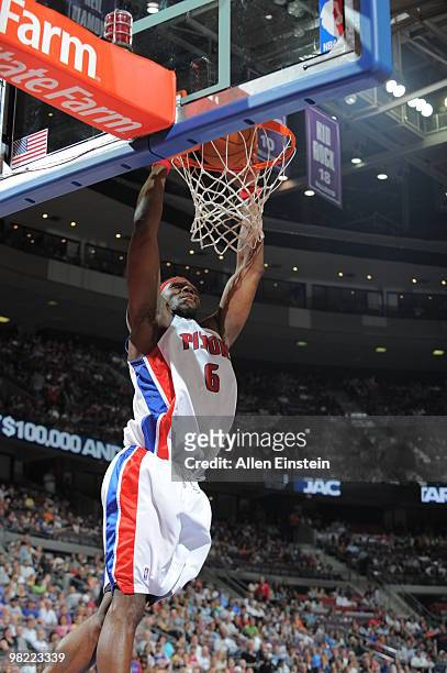 Ben Wallace of the Detroit Pistons dunks during a game against the Phoenix Suns in a game at the Palace of Auburn Hills on April 2, 2010 in Auburn...