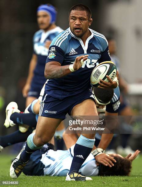 Keven Mealamu of the Blues leaves Pedrie Wannenburg of the Bulls behind during the round eight Super 14 match between the Blues and the Bulls at Eden...