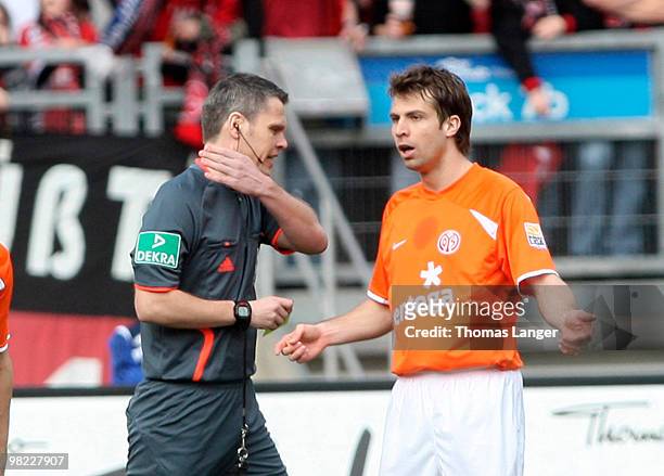 Referee Michael Weiner shows the red card to Andreas Ivanschitz of Mainz during the Bundesliga match between 1. FC Nuernberg and FSV Mainz 05 at Easy...