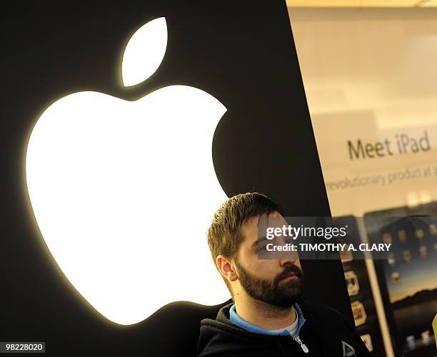 Jason Saucier waits in line to be the first customer for the iPad at the Apple Store at West Farms Mall in Farmington, Connecticut, on April 3, 2010....