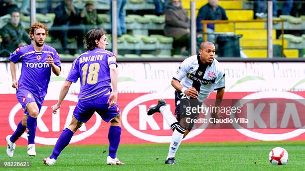 Jonathan Biabiany of Parma FC competes for the ball with Riccardo Montolivo and Cesare Natali of ACF Fiorentina during the Serie A match between...