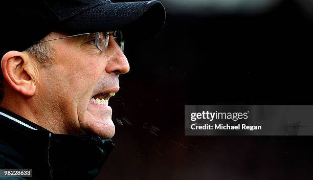 Stoke manager Tony Pulis shouts instructions during the Barclays Premier League match between Stoke City and Hull City at the Britannia Stadium on...