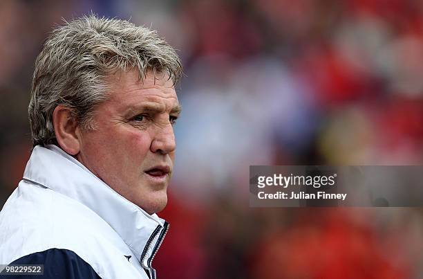 Steve Bruce, manager of Sunderland looks on during the Barclays Premier League match between Sunderland and Tottenham Hotspur at Stadium of Light on...