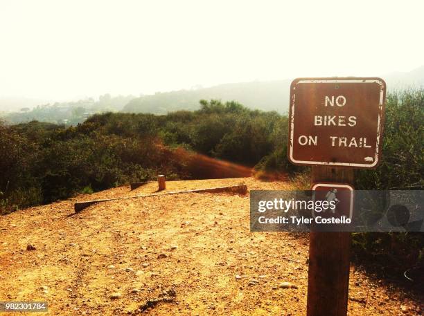 Rode Sign Photos and Premium High Res Pictures - Getty Images