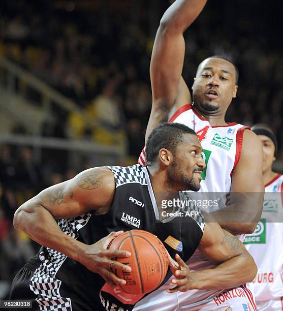 Strasbourg's David Simon vies with Orleans' Ryvon Covile during their French ProA basketball match at the Rhenus stadium in Strasbourg, eastern...