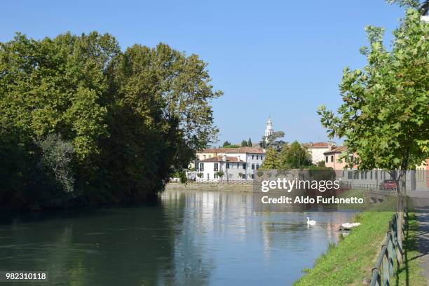 fiera frazione treviso il sile - fiera stockfoto's en -beelden