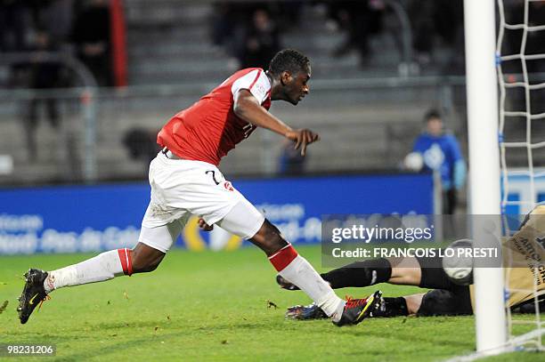 Valenciennes' Mamadou Samassa scored a goal next to Lille's goalkeeper Mickael Landreau during their French L1 football match Valenciennes vs. Lille...