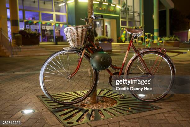 ann marie's bicycle - nee nee fotografías e imágenes de stock