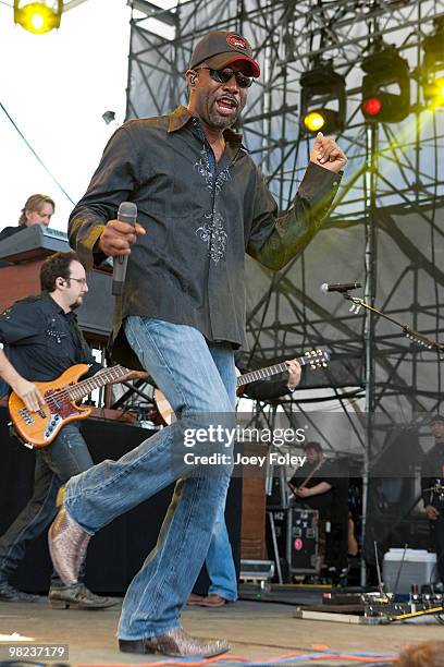 Darius Rucker Performance Park Busy Concert Lights Photos and Premium High Res Pictures - Getty ...