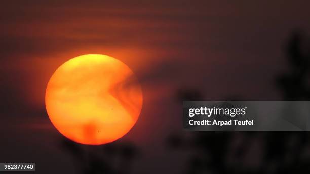 sunspots - teufel stockfoto's en -beelden