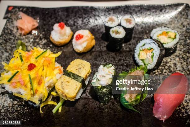 sushis - sushis stockfoto's en -beelden