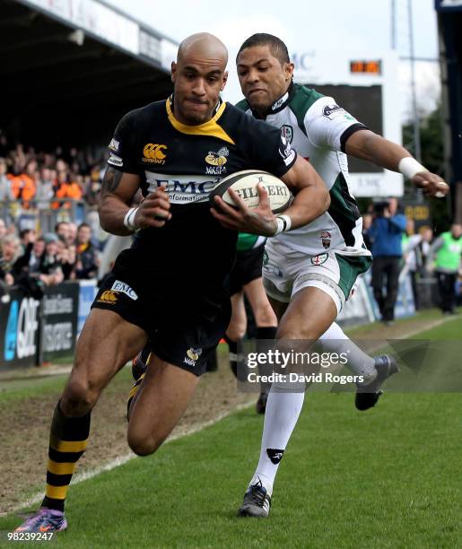 Tom Varndell of Wasps races past Delon Armitage to score a try during the Guinness Premiership match between London Wasps and London Irish at Adams...