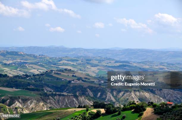 colline marchigiane. - colline stock pictures, royalty-free photos & images