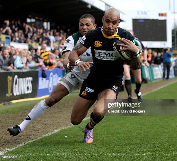 Tom Varndell of Wasps races past Delon Armitage to score a try during the Guinness Premiership match between London Wasps and London Irish at Adams...