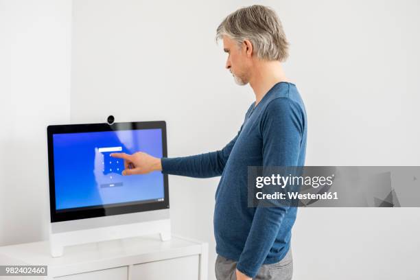 172 Pin Screen Stock Photos, High-Res Pictures, and Images - Getty Images