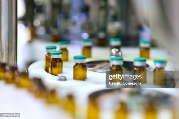 reagents bottle at annulus production line - kraakbeenring stockfoto's en -beelden