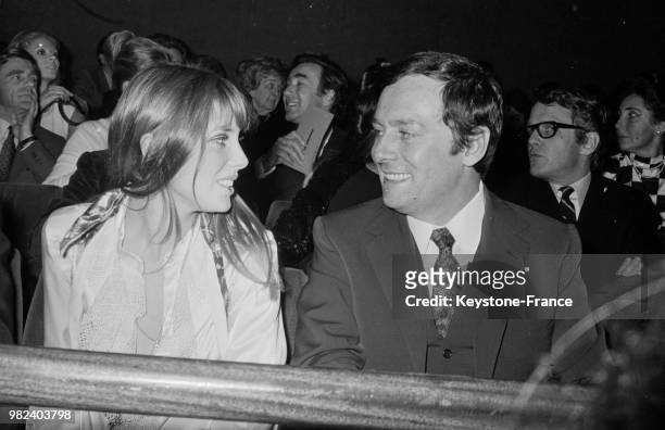 Jane Birkin et Maurice Ronet à la première du film 'La piscine' réalisé par Jacques Deray au cinéma Le Balzac à Paris en France, le 31 janvier 1969.