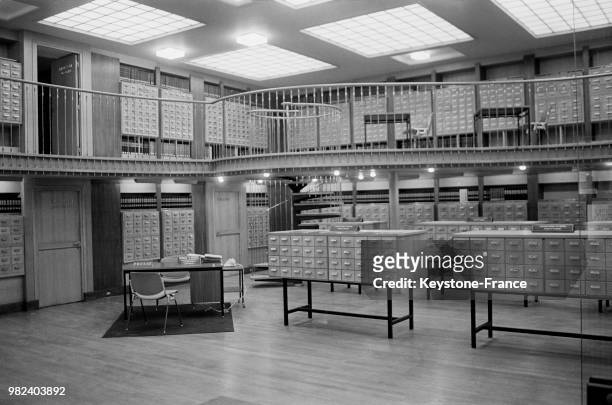 Voici la salle des fichiers lors de l'inauguration des nouvelles installations de la bibliothèque historique de la ville de Paris dans l'hôtel de...