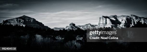 drama in sedona - colina stockfoto's en -beelden