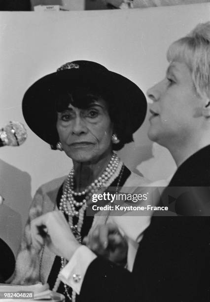 Coco Chanel lors de l'enregistrement de l'émission de RTL 'Non-stop' à Paris en France, le 7 février 1969.