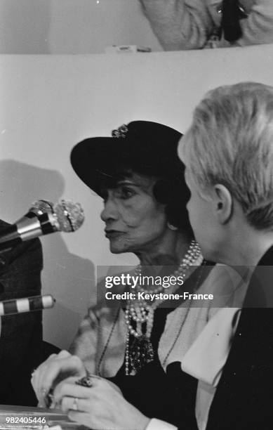 Coco Chanel lors de l'enregistrement de l'émission de RTL 'Non-stop' à Paris en France, le 7 février 1969.
