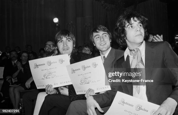 Serge Lama, Michel Delpech et Julien Clerc ont reçu le grand prix du disque au palais d'Orsay à Paris en France, le 6 mars 1969.