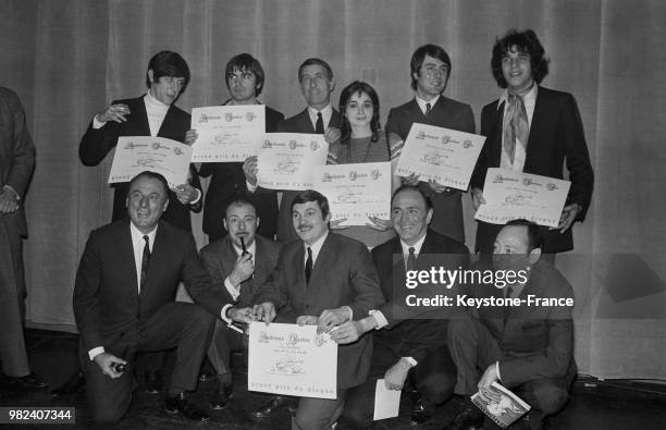 Jacques Hustin, Serge Lama, Franck Pourcel, Michel Delpech, Julien Clerc et les Frères Jacques au grand prix du disque au palais d'Orsay à Paris,...