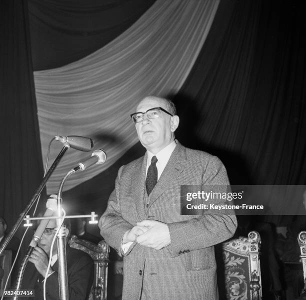 Edgar Faure au congrès des maires de France à l'hôtel de ville à Paris en France, le 7 mars 1969.