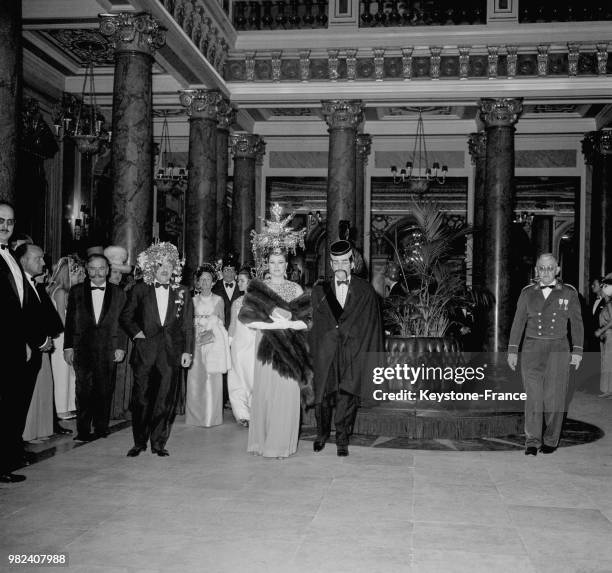 La princesse Grace et le prince Rainier de Monaco au bal du casino de Monte-Carlo à Monaco, le 16 mars 1969.