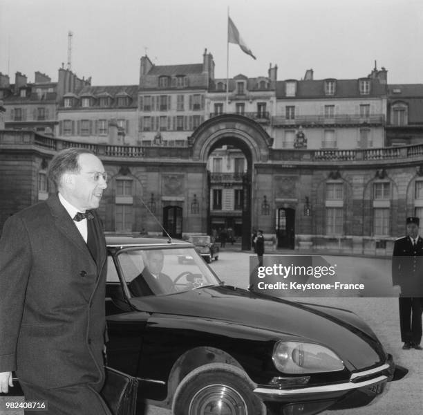 Jean-Marcel Jeanneney arrivant au palais de l'Elysée pour un conseil des ministres à Paris en France, le 24 mars 1969.
