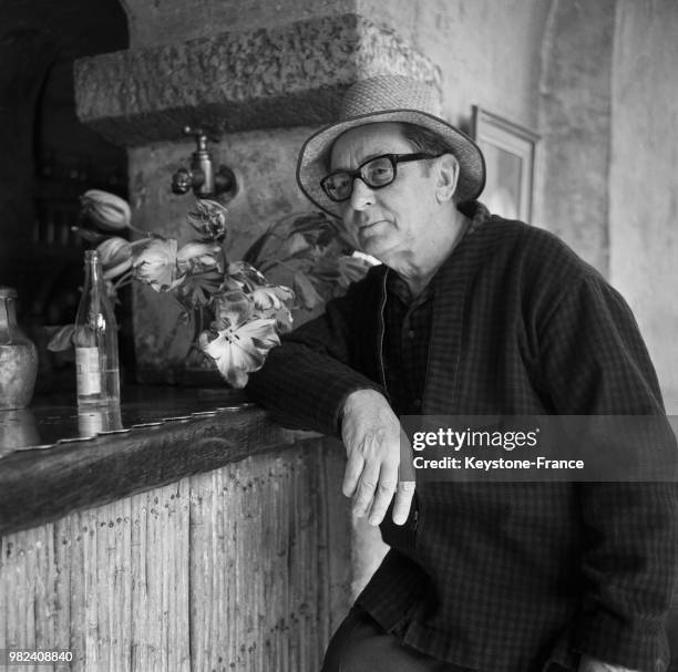 Hans Hartung à l'hôtel restaurant l'Auberge de la Colombe d'Or à Saint-Paul-de-Vence en France, le 26 mars 1969.