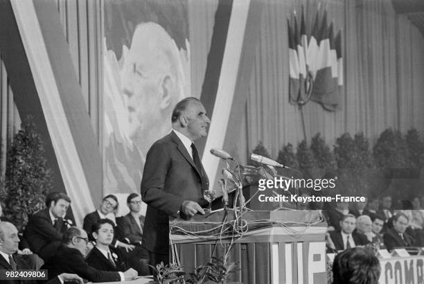 Georges Pompidou aux 2èmes assises nationales de l'union des jeunes pour le progrès à Strasbourg en France, le 13 avril 1969.