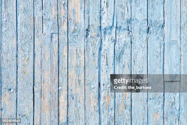 full frame shot of blue wooden wall - holzwand shabby chic stock-fotos und bilder