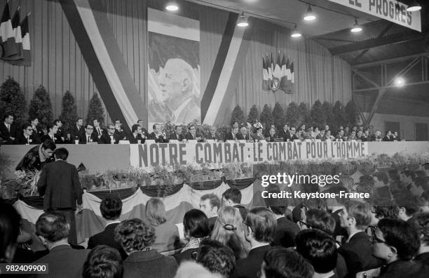 Les jeunes gaullistes aux 2èmes assises nationales de l'union des jeunes pour le progrès à Strasbourg en France, en avril 1969.