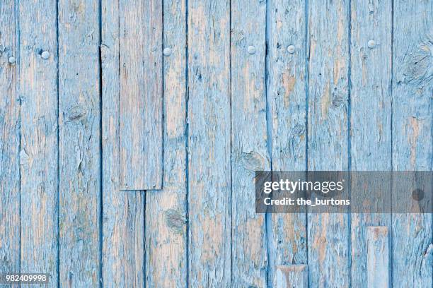 full frame shot of blue wooden wall - holzwand shabby chic stock-fotos und bilder