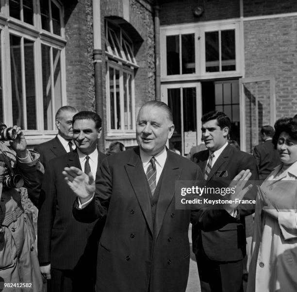 Alain Poher, président du sénat et président de la république par intérim, photographié davant son domicile à Paris en France, le 28 mai 1969.