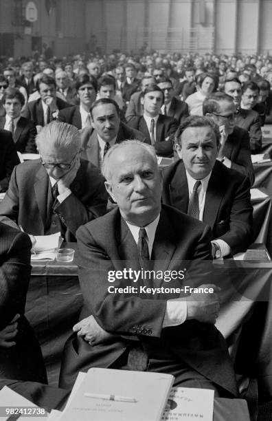 Gaston Defferre au congrès national de la SFIO à Alfortville en France, le 4 mai 1969.