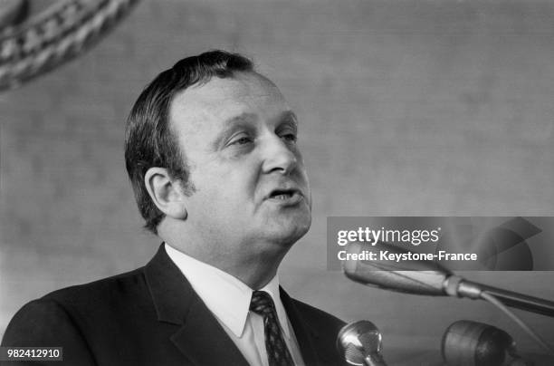 Discours de Charles Hernu au congrès national des institutions républicaines à Saint-Gratien en France, le 5 mai 1969.