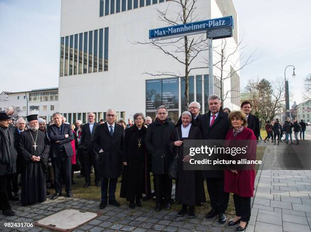 Theo Waigel of the Christian Democratic Union party , former Federal Minister of Finance, Susanne Breit-Kessler, regional bishop and member of the...