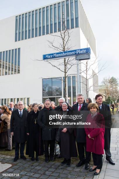 Theo Waigel of the Christian Democratic Union party , former Federal Minister of Finance, Susanne Breit-Kessler, regional bishop and member of the...