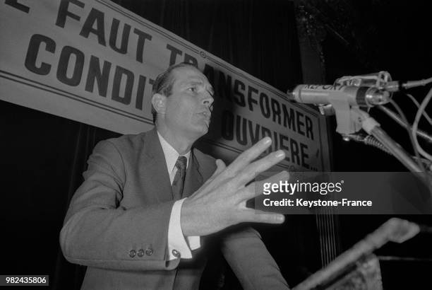 Jacques Chirac au congrès de fusion de la gauche gaulliste au palais d'Orsay à Paris en France, le 14 novembre 1971.