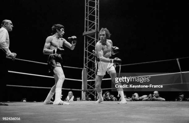Match de boxe du championnat du monde des poids moyens entre Carlos Monzon et Jean-Claude Bouttier à Colombes en France, le 18 juin 1972.