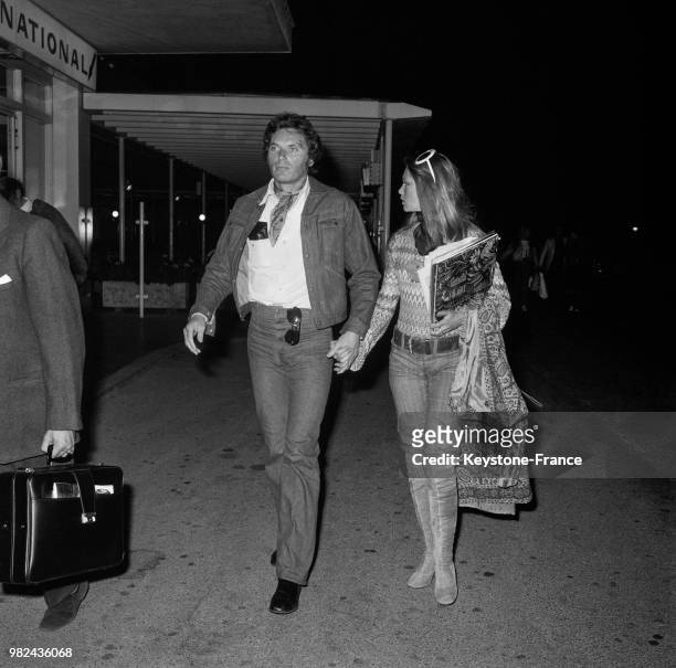 Christian Kalt et Brigitte Bardot à leur arrivée, à l'aéroport de Nice en France, le 1er avril 1972.