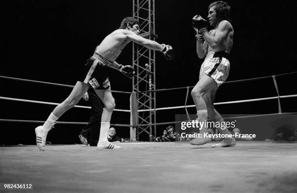 Match de boxe du championnat du monde des poids moyens entre Carlos Monzon et Jean-Claude Bouttier à Colombes en France, le 18 juin 1972.